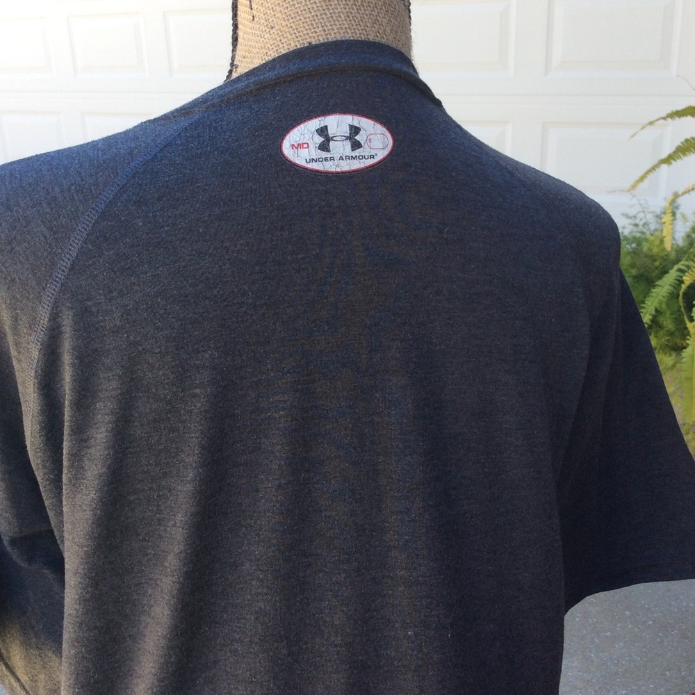 Under armor gray T-shirt - Picture 3 of 4